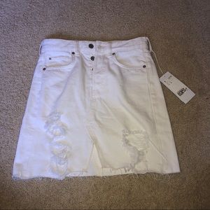 H&M 🕊 distressed white denim skirt